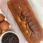 Queque de vainilla con chispas de chocolate