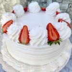 Torta de crema con fresas