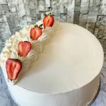 Torta de merengue frutilla