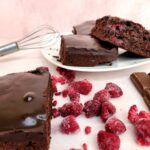 Brownie con frambuesas